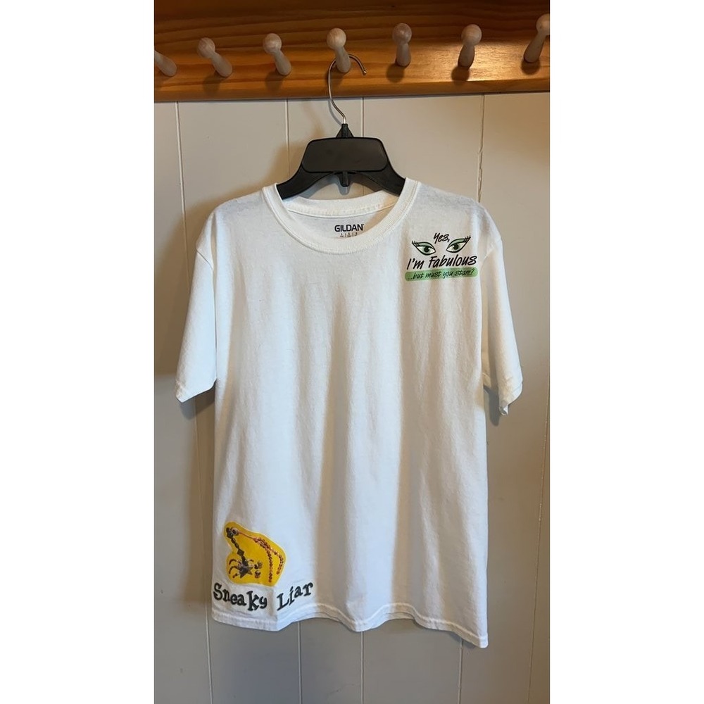 Gildan White Graphic T-Shirt with 'I'm Fabulous' Design